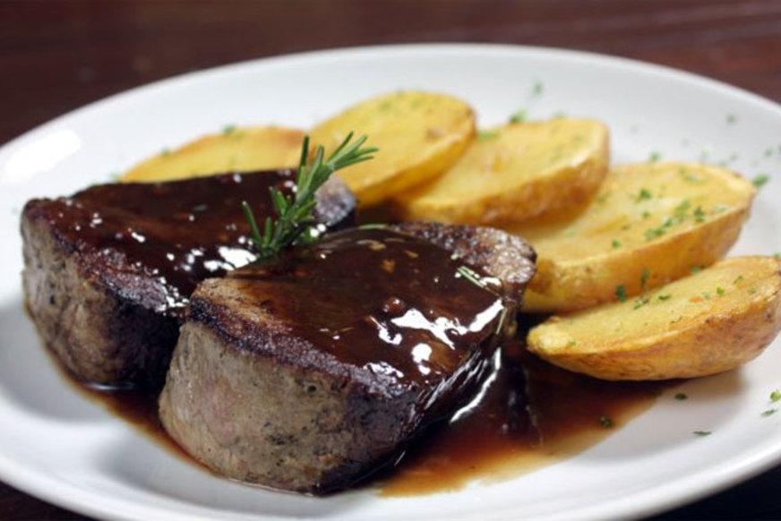 Medalhão de Filé Mignon ao Barbaresco com Batatas