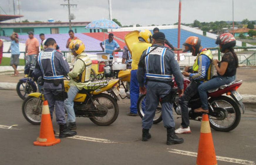 Detran certifica mototaxistas em Manacapuru (AM)