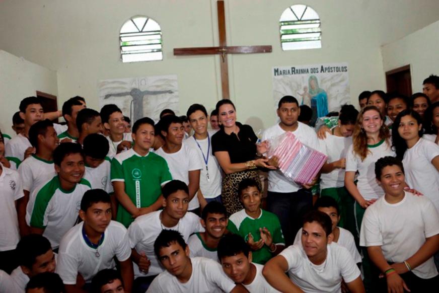 Estudantes da Zona Rural recebem doação de material escolar