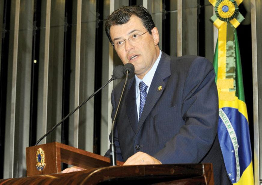 Senador Eduardo Braga (PMDB) avalia onda migratória no país