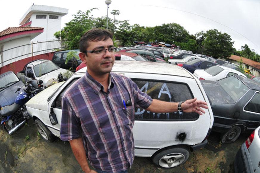 Delegacia vira foco de dengue em Manaus