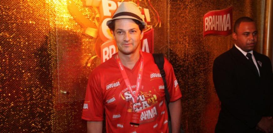 Marcelo Serrado curte carnaval no RJ