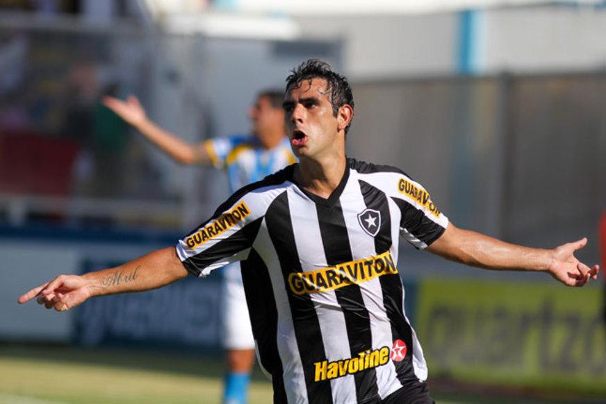 Botafogo goleia o Macaé e vai à semifinal da Taça GB