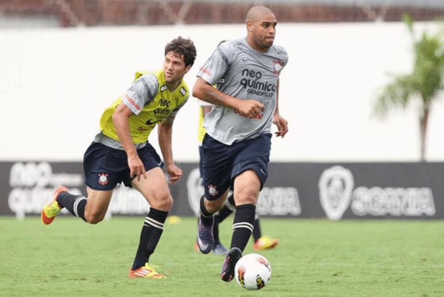 Adriano treina como titular e volta a jogar após 89 dias