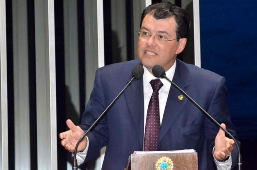 Eduardo Braga denuncia Prefeitura de Manaus no Senado