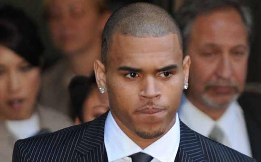 Chris Brown é acusado de roubar celular