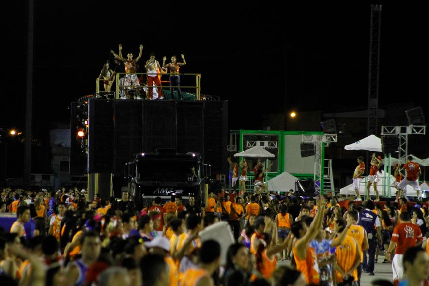 Um dos eventos mais tradicionais de Manaus, Carnaboi tem início com público de 150 mil pessoas