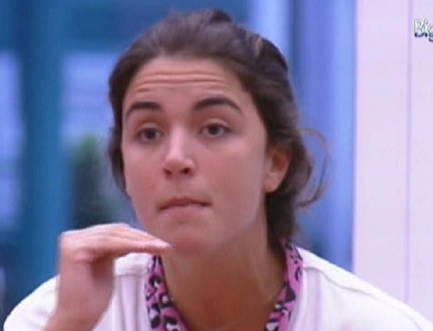 Laisa discute com Jonas por causa de brigadeiro