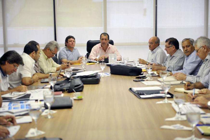 Governador do Amazonas faz alerta aos secretários