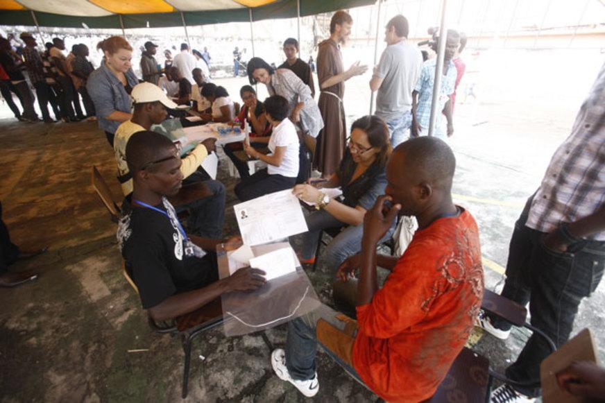 Governo do Amazonas realiza ações de saúde com imigrantes haitianos