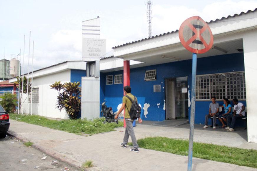 Clientes e funcionários são feitos de reféns durante assalto a loja de Manaus