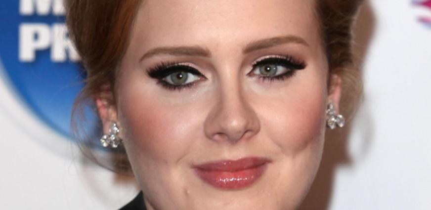 Adele se muda para mansão no interior da Inglaterra