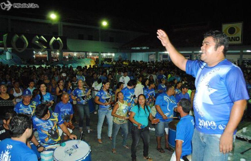 Parintins ‘inundada’ de azul e branco