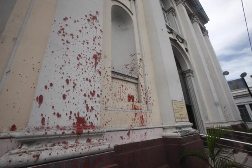 Vandalismo nas paredes das Igrejas em Manaus