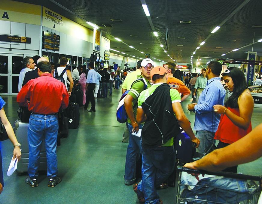 Parlamentares criticam companhias aéreas