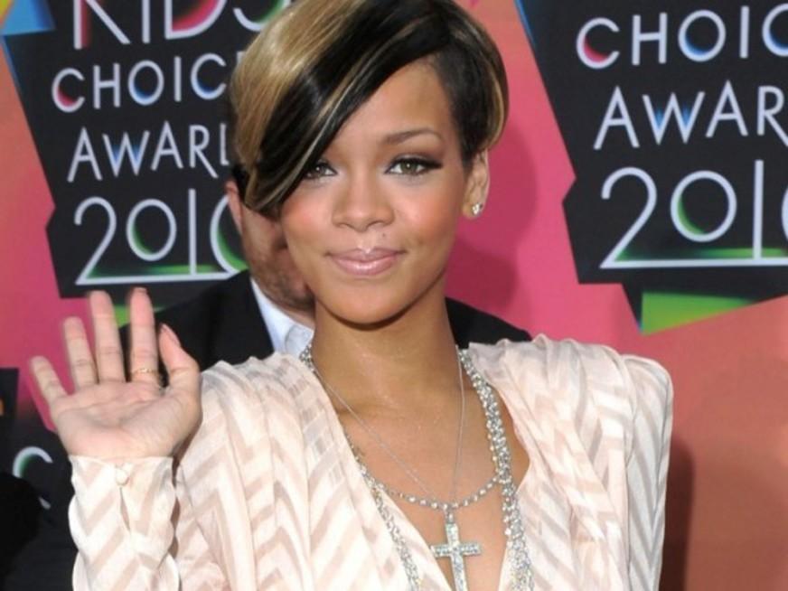 Rihanna confirma lançamento de marca de moda