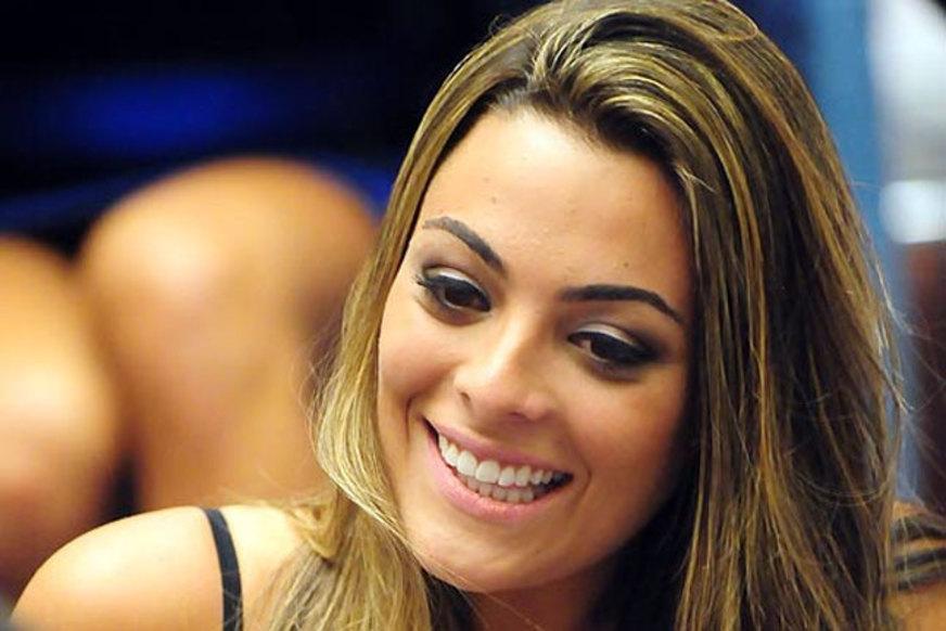 Monique é eliminada e se despede do BBB 12