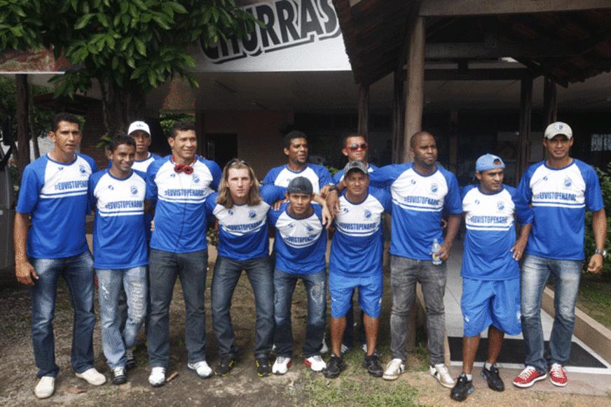 Jogadores do Penarol desembarcam em Manaus