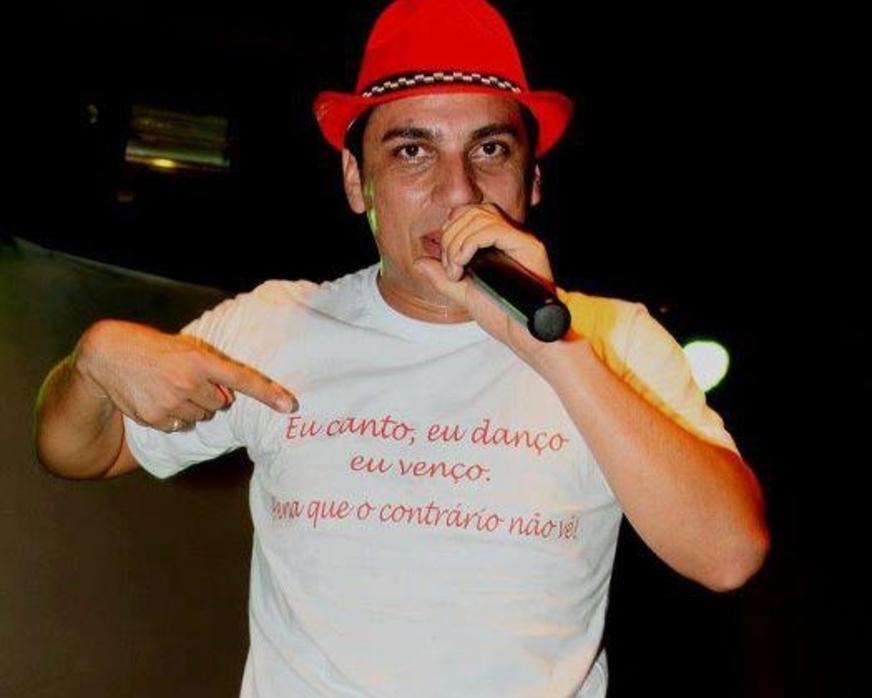 Frase estampada em camisa de levantador de toadas causa polêmicas entre os bumbás
