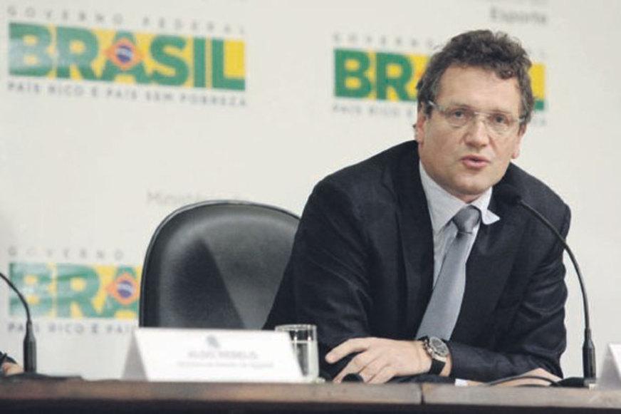 ‘PÉ NA BUNDA’