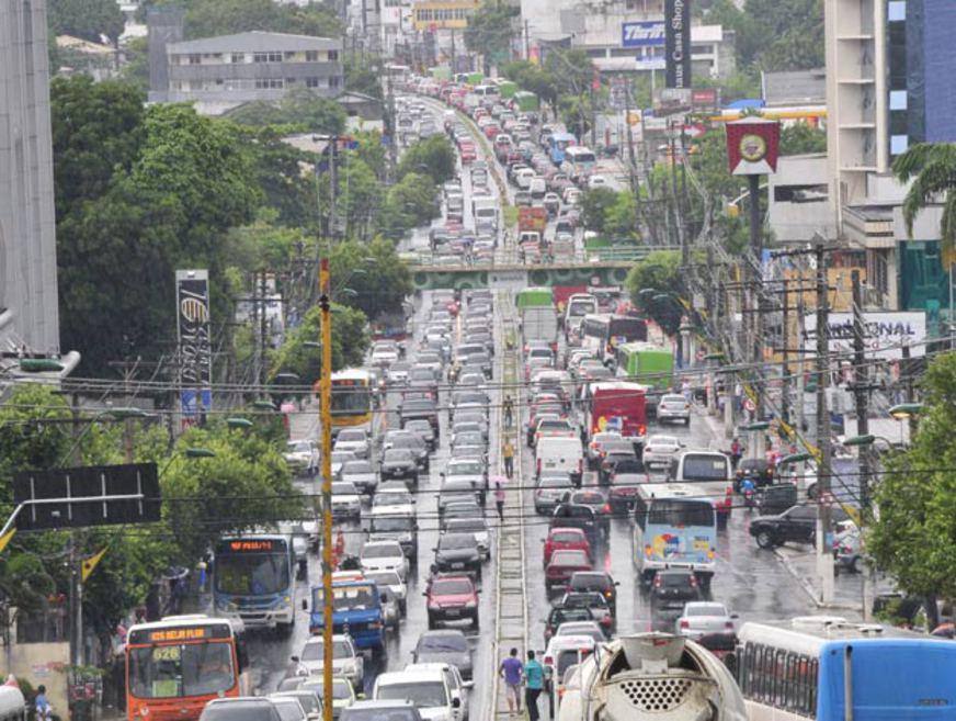 Congestionamentos no trânsito complicam vida dos manauenses