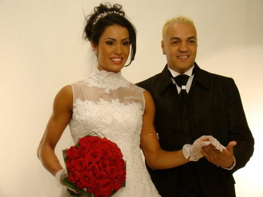 Gracyanne confirma data de casamento com Belo