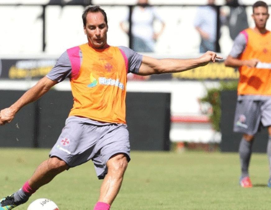Edmundo busca redenção em jogo de despedida pelo Vasco contra o Barcelona-QUE