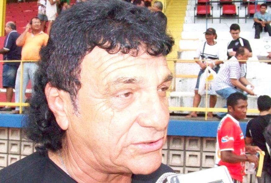 Iane Geber diz que Galo não tem banco e reza todos os dias para jogadores não se machucarem