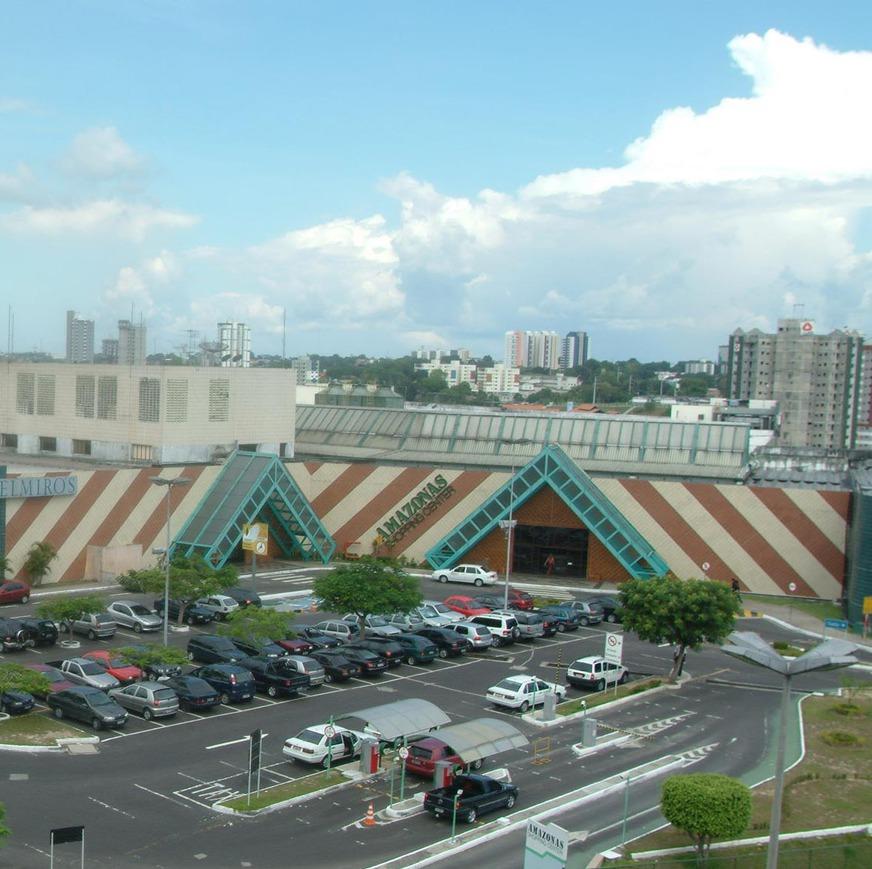 Cheiro de gás assusta clientes e funcionários de shopping de Manaus