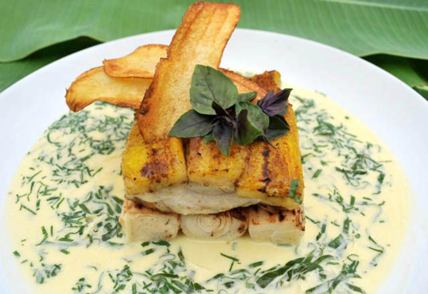 Pescada com crosta de banana-da-terra