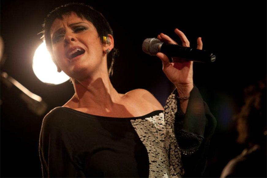 Suavidade e encanto na voz de Mafalda Minnozzi