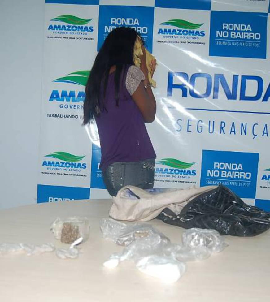 Mulher é presa ao tentar entrar com drogas no Compaj