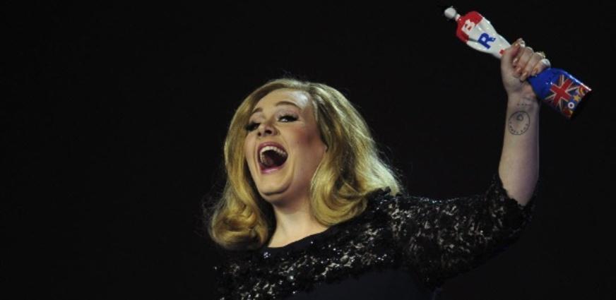 Adele lidera indicações do prêmio da Billboard com 18 categorias