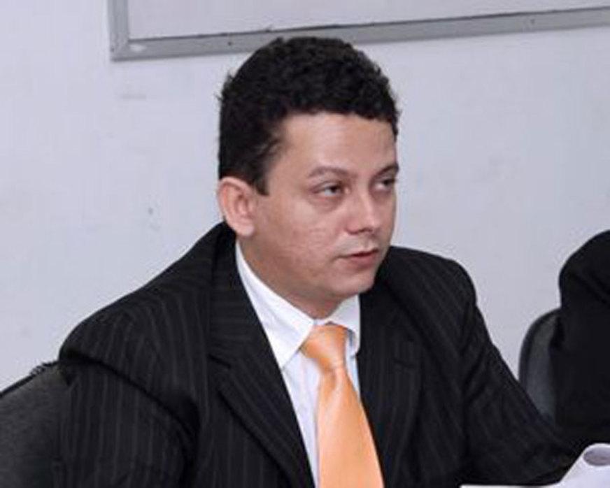 Amazonino “apaga” resquícios de Marcos Cavalcante da SMTU