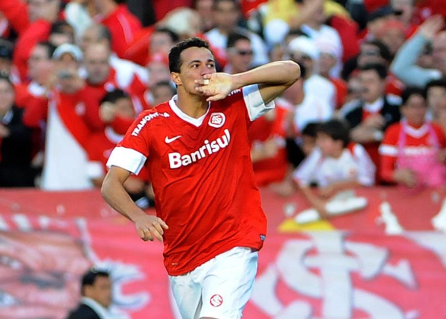 Internacional vira sobre Caxias e é campeão gaúcho