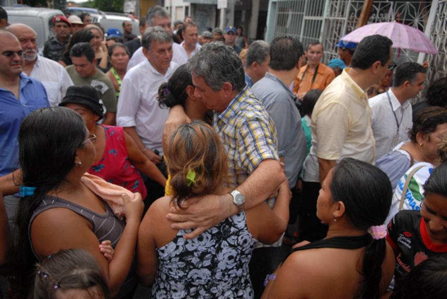 Cheia dos rios no AM é usada como palanque eleitoral
