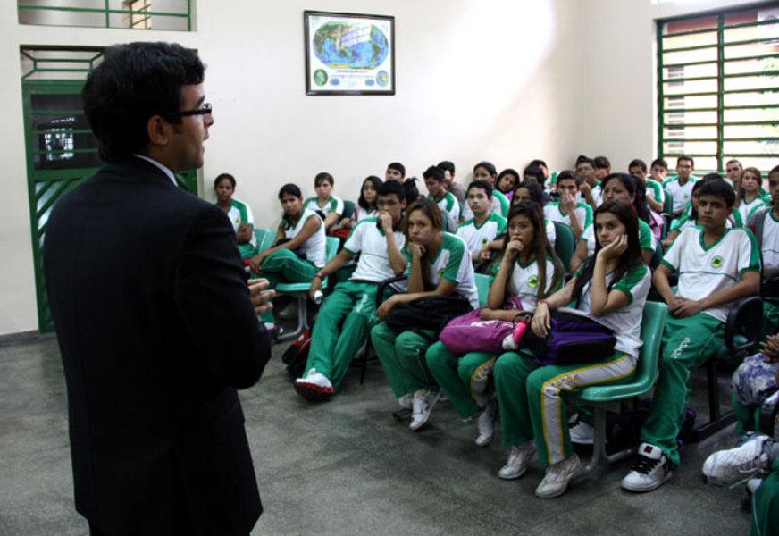 PRE do Amazonas leva projeto de incentivo ao alistamento eleitoral a 800 estudantes