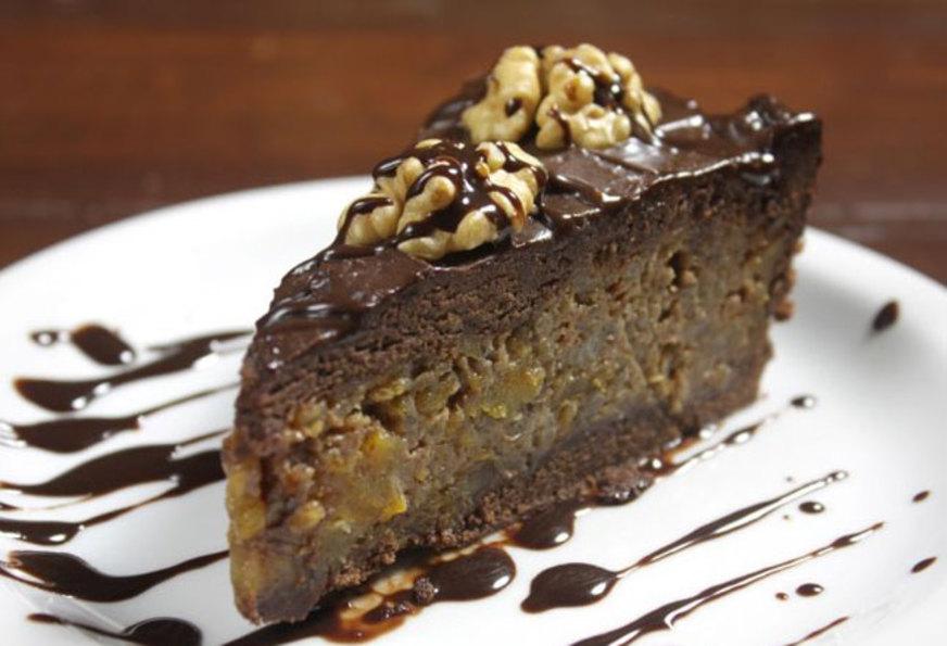Torta de chocolate com damasco e nozes
