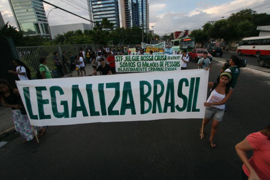 Ativistas realizam Marcha da Maconha, em Manaus