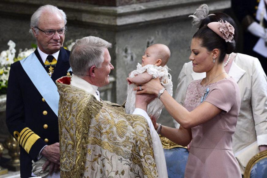 Filha da princesa herdeira da Suécia é batizada