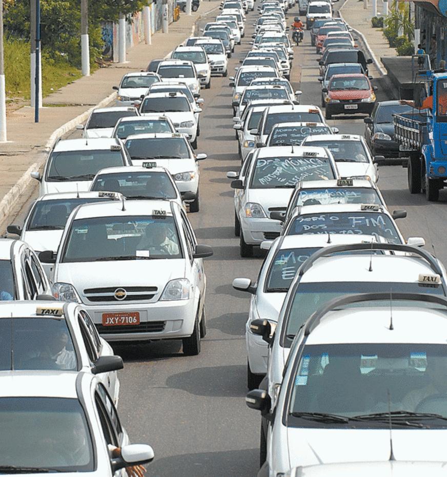 Taxistas fecham ponte Rio Negro durante manifestação em Manaus