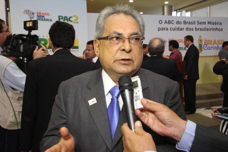 PDT continua em cima do muro em Manaus