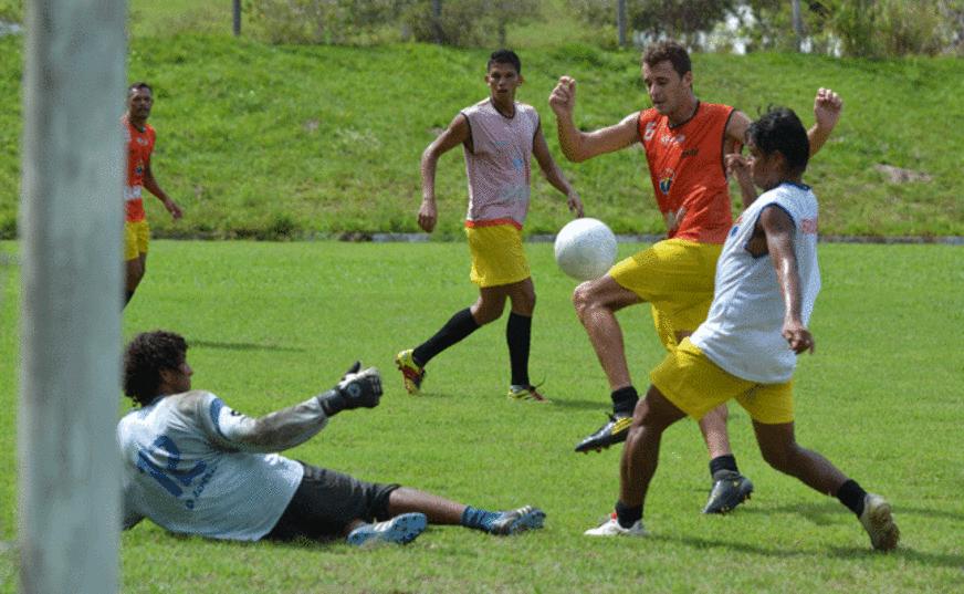 Fast Clube (AM) treina chutes para não perder tantos gols