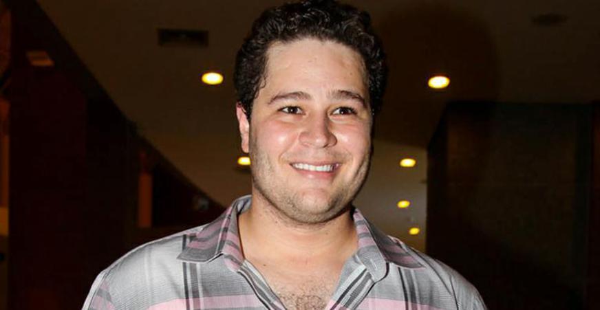 Mulher de Pedro Leonardo comenta estado de saúde do cantor no twitter