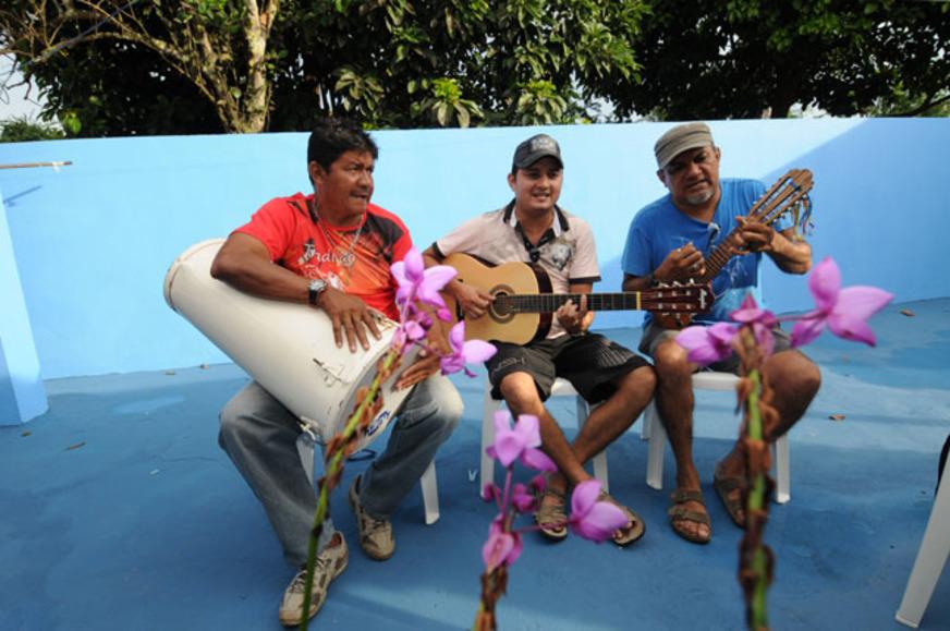 Grupo toca e canta as toadas que fizeram história nos dois bois