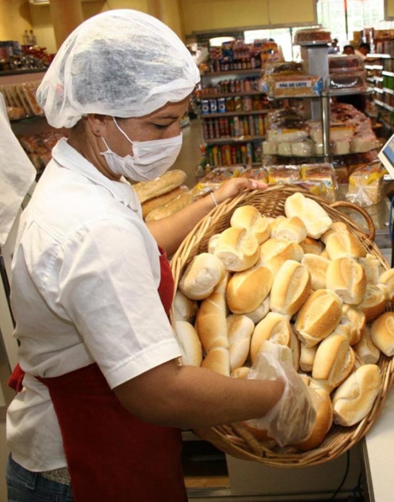 Alta do dólar deixa o pão mais caro no Amazonas