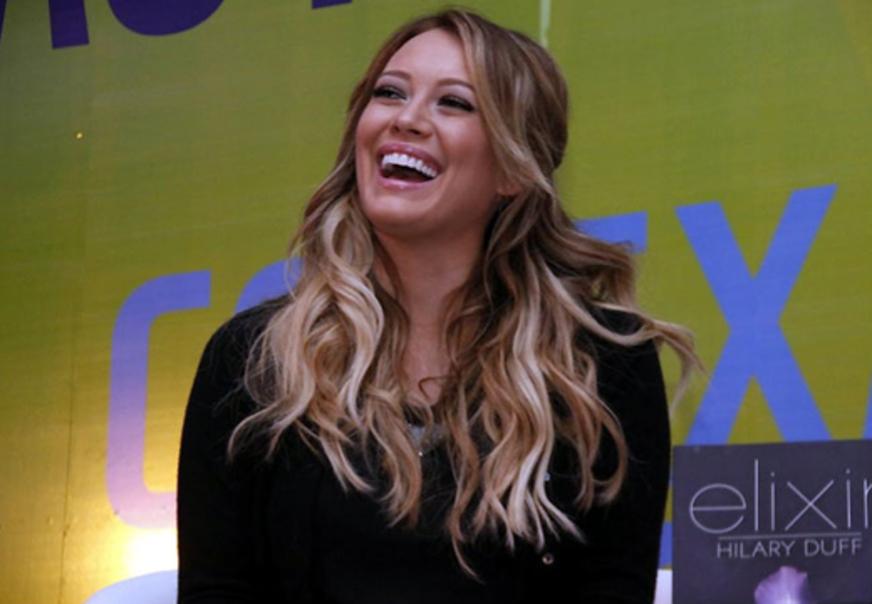 Hilary Duff é processada por causar acidente de carro em 2010
