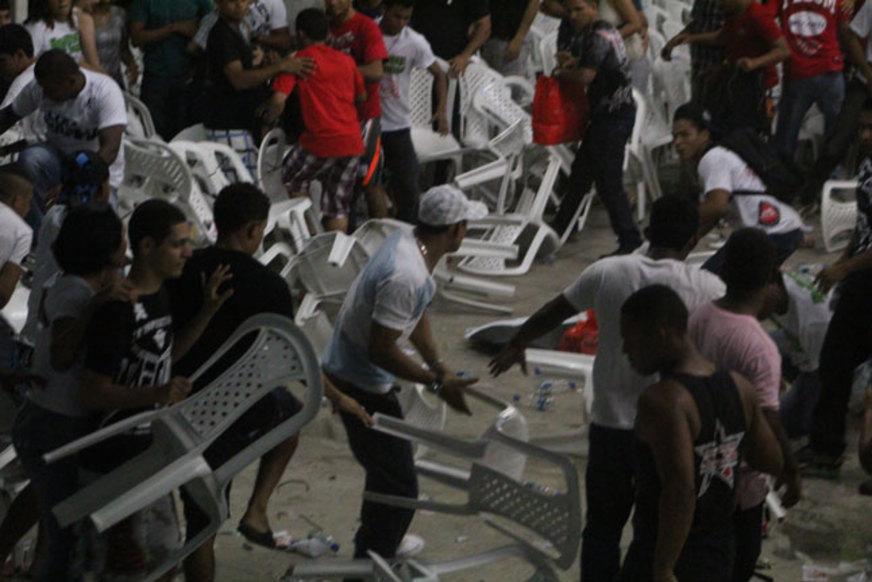 Evento de MMA acaba em pancadaria em Manaus