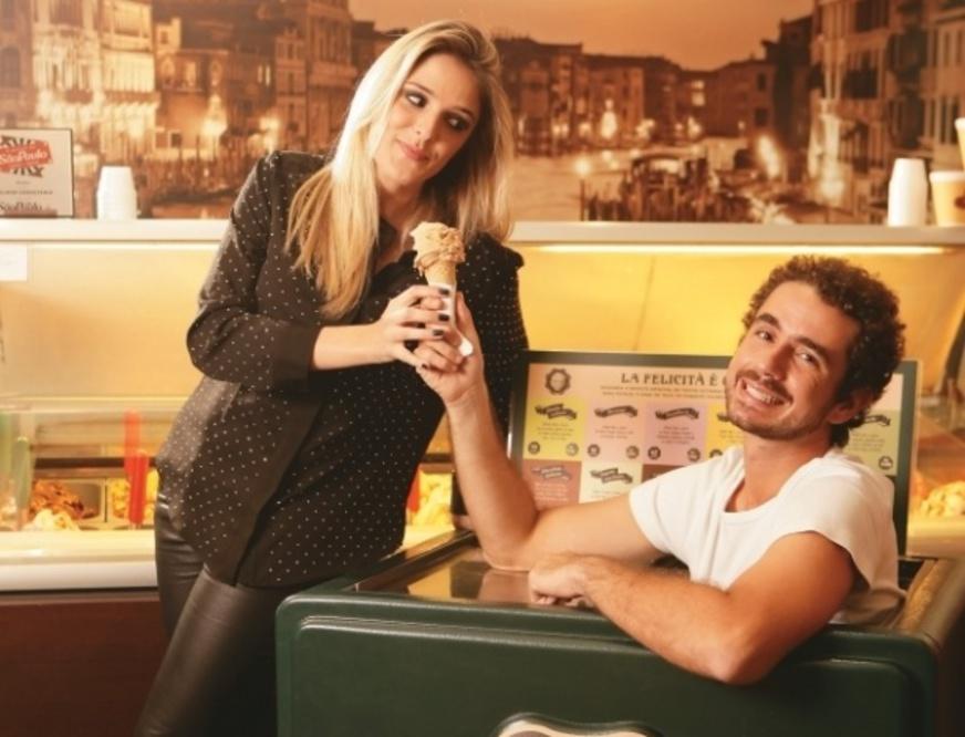 Felipe Andreoli conta que conheceu a mulher, Rafa Brites, pelo Facebook