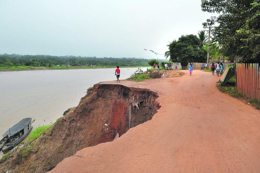 Fenômeno Terras Caídas, pós-cheia, causa apreensão a ribeirinhos do Amazonas